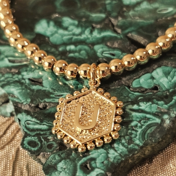 Unbranded Jewelry - NEW Elegant Gold Beaded Initial "U" Bracelet B1P21